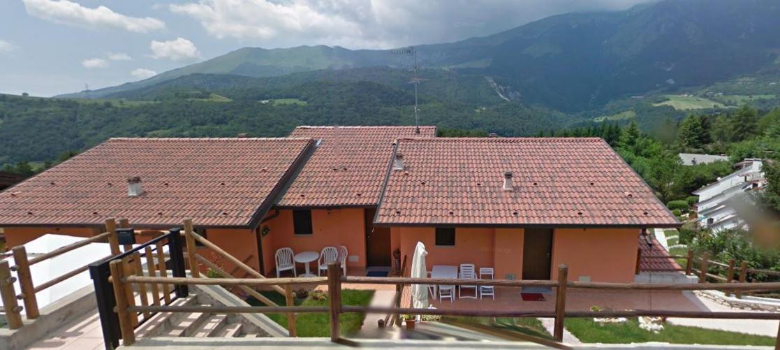 Casa Vacanze Rosalba Ferrara di Monte Baldo Kültér fotó