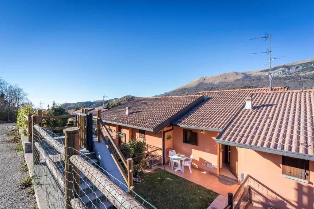 Casa Vacanze Rosalba Ferrara di Monte Baldo Kültér fotó